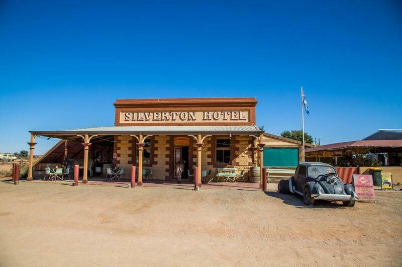 The Silverton Hotel Exterior photo